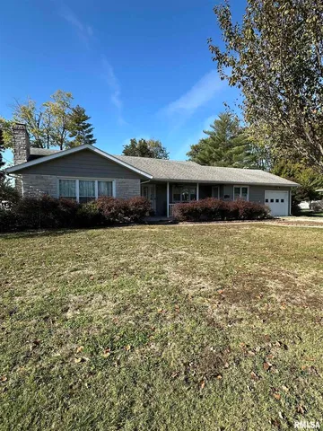 $149,900 | 939 South Lake Drive, Du Quoin, IL 62832