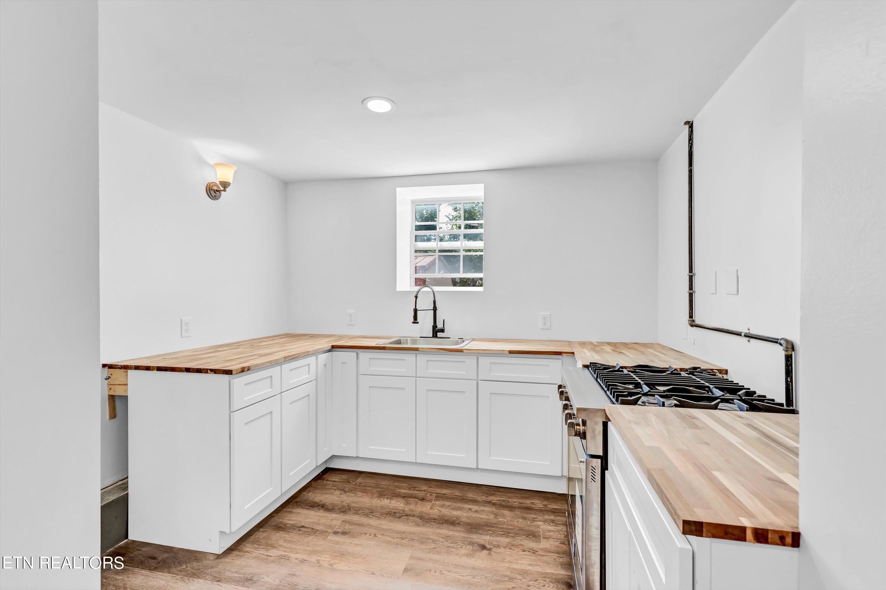 3610 Buffat Mill Road Knoxville, TN 37914 - Photo 22 of 31 Studio Apt Kitchen