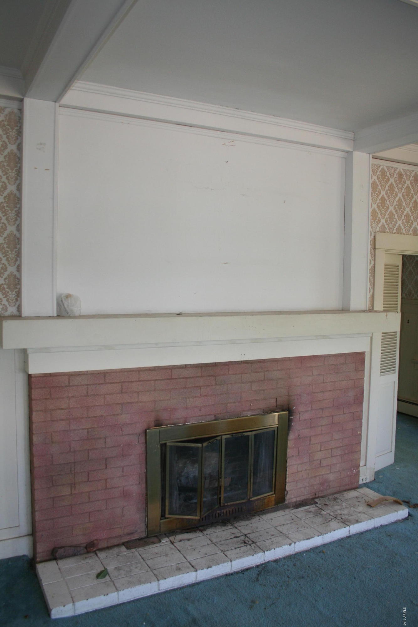 200 E Vista Bisbee, AZ 85603 - Photo 16 of 96 Living Room (fireplace)
