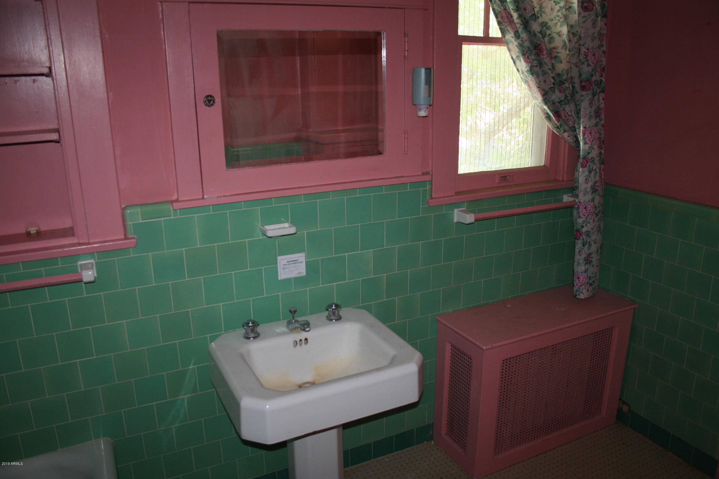 200 E Vista Bisbee, AZ 85603 - Photo 27 of 96 Master bathroom 2 (pedestal sink,med cab
