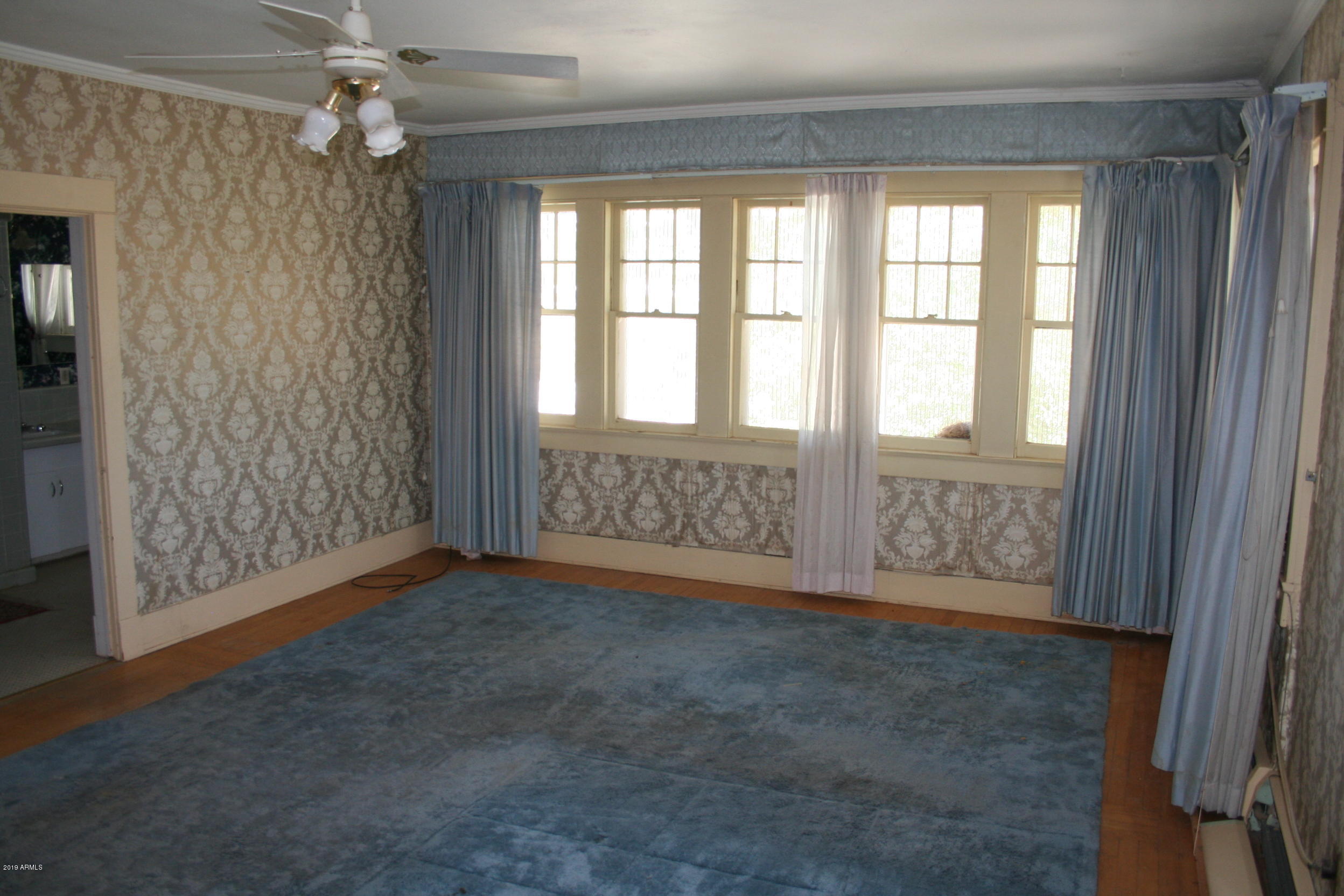 200 E Vista Bisbee, AZ 85603 - Photo 32 of 96 an empty room with windows and closet