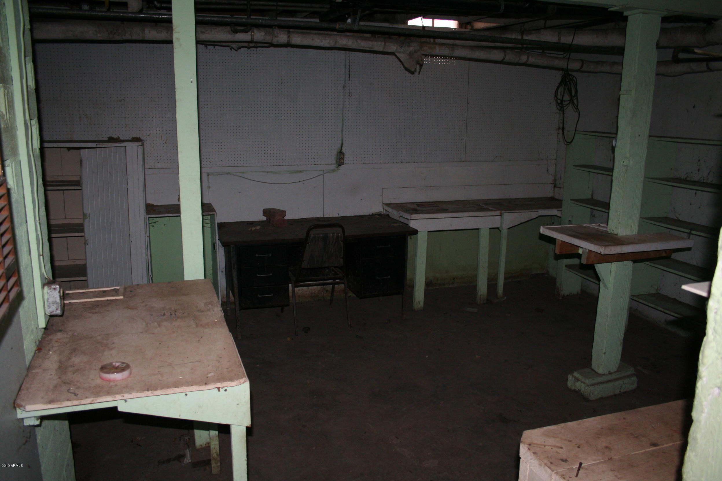 200 E Vista Bisbee, AZ 85603 - Photo 63 of 96 a kitchen with a table and chairs in it