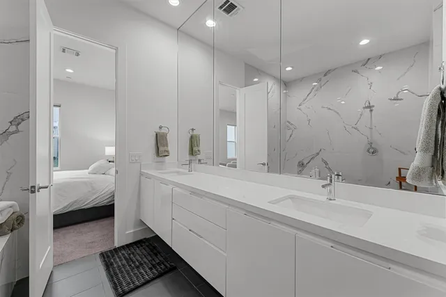 $5,100 | 5854 East Post Oak Lane, Houston, TX 77055