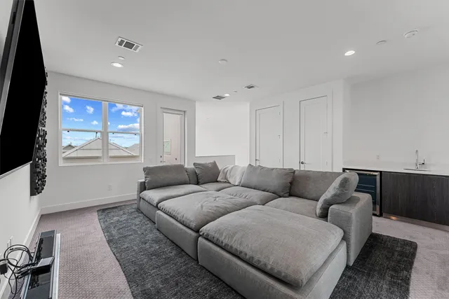 $5,100 | 5854 East Post Oak Lane, Houston, TX 77055