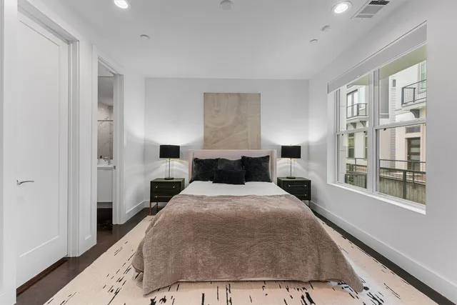 $5,100 | 5854 East Post Oak Lane, Houston, TX 77055