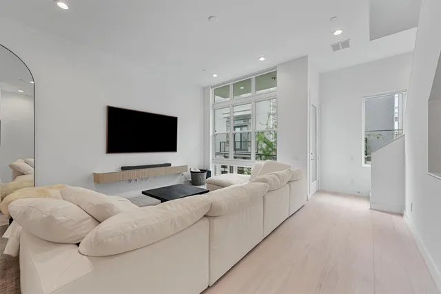 $5,100 | 5854 East Post Oak Lane, Houston, TX 77055