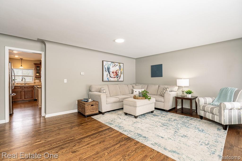 395 Wimpole Drive Rochester Hills, MI 48309 - Photo 3 of 20