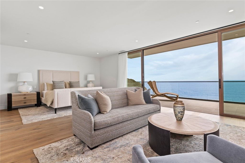 1 Beach View Avenue Dana Point, CA 92629 - Photo 18 of 42 a living room with furniture