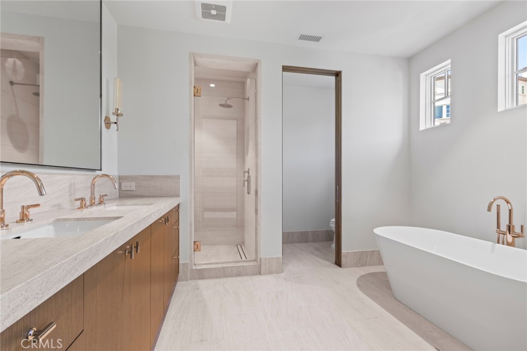 1 Beach View Avenue Dana Point, CA 92629 - Photo 28 of 42 a bathroom with a tub sink and mirror