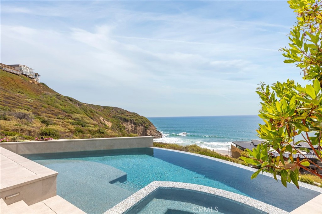 1 Beach View Avenue Dana Point, CA 92629 - Photo 37 of 42 a view of a balcony with an ocean