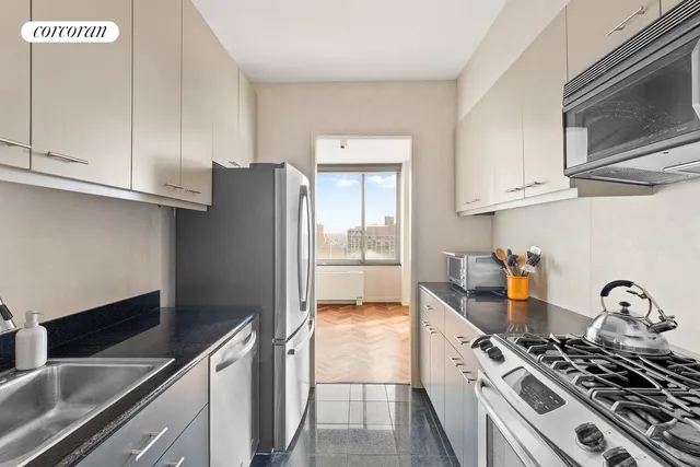 $2,025,000 | 360 East 88th Street, Unit 19D | Upper East Side