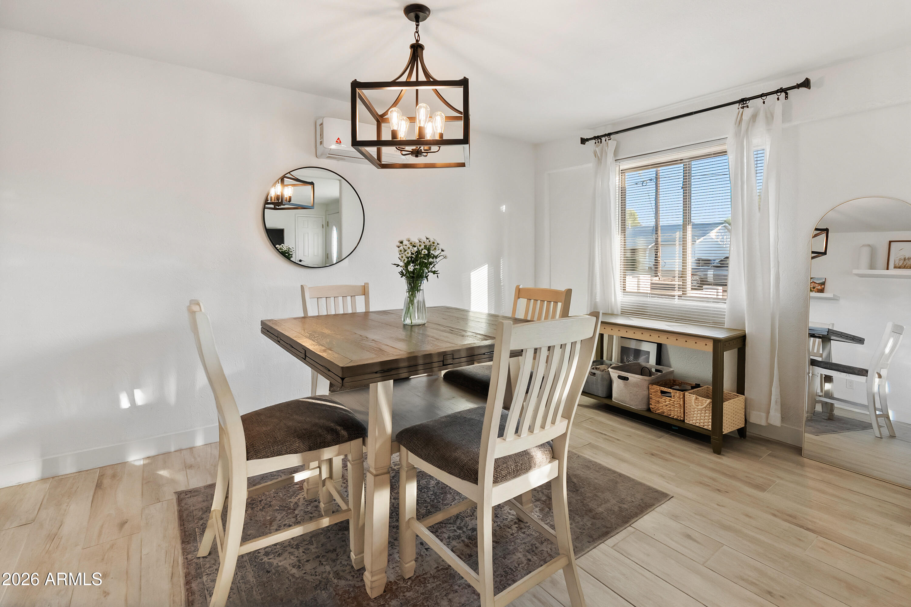 3628 East Hearn Road Phoenix, AZ 85032 - Photo 5 of 24 3628 E Hearn Rd-dining