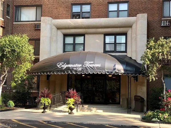 $1,050 | 11720 Edgewater Drive, Unit 310, Lakewood, OH 44107