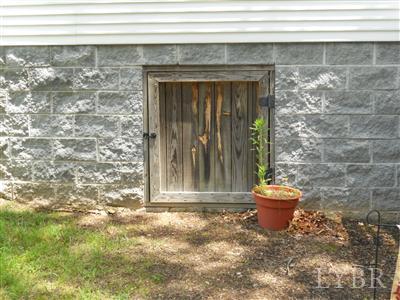 337 Phoebe Pond Road Concord, VA 24538 - Photo 5 of 19 a view of a house with wooden floor and a chair