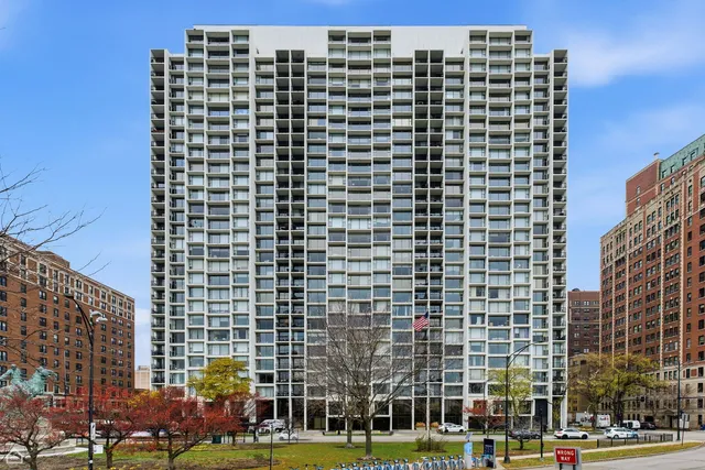 $449,000 | 3200 North Lake Shore Drive, Unit 604, Chicago, IL 60657