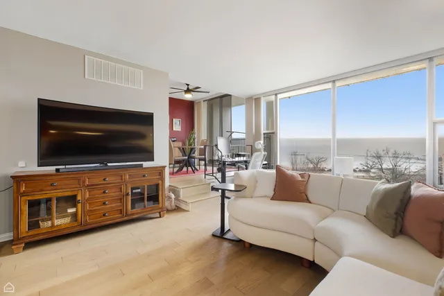 $449,000 | 3200 North Lake Shore Drive, Unit 604, Chicago, IL 60657