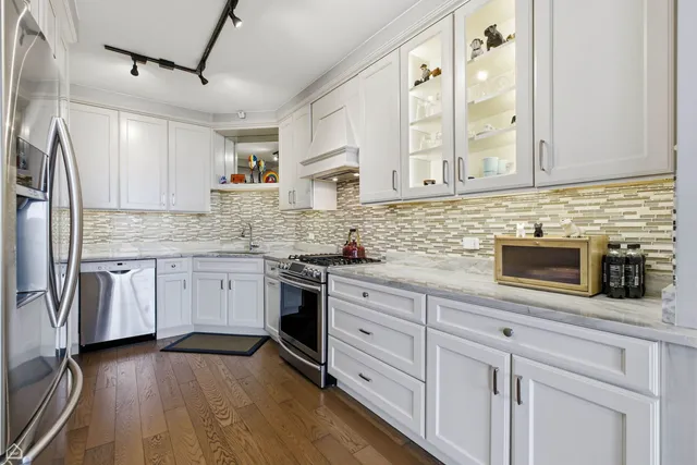 $449,000 | 3200 North Lake Shore Drive, Unit 604, Chicago, IL 60657