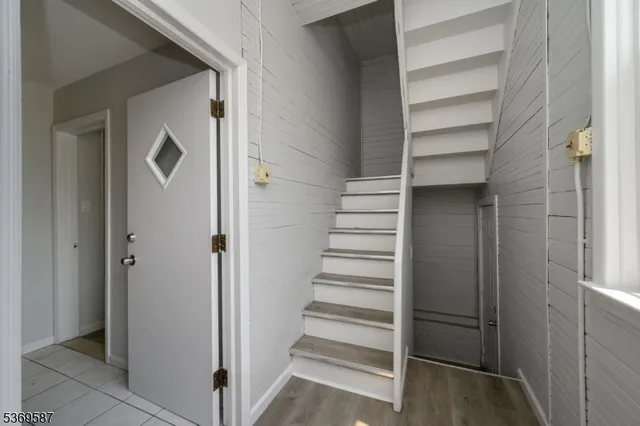 $2,900 | 23 Komorn Street, Unit 1, Newark, NJ 07105