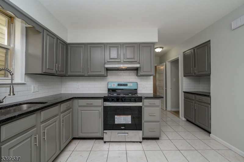 23 Komorn Street, Unit 1 Newark, NJ 07105 - Photo 7 of 14