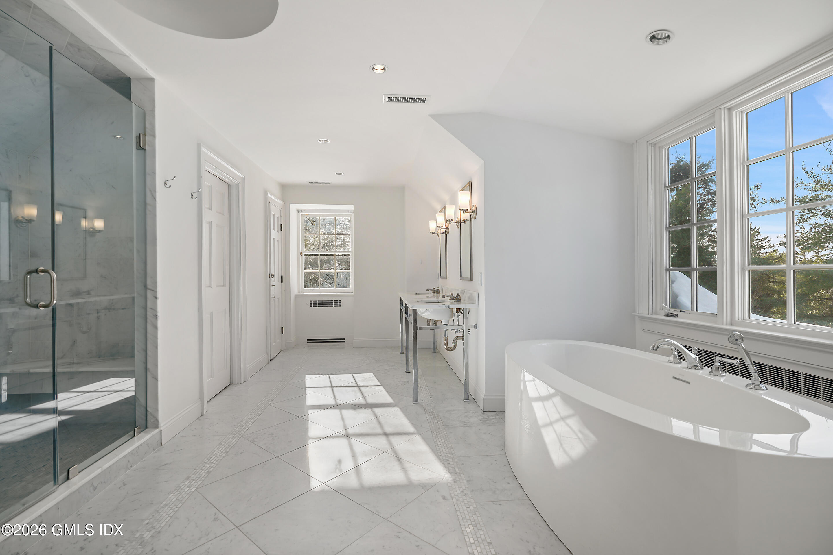 188 Round Hill Road Greenwich, CT 06831 - Photo 17 of 30 PRIMARY BATHROOM