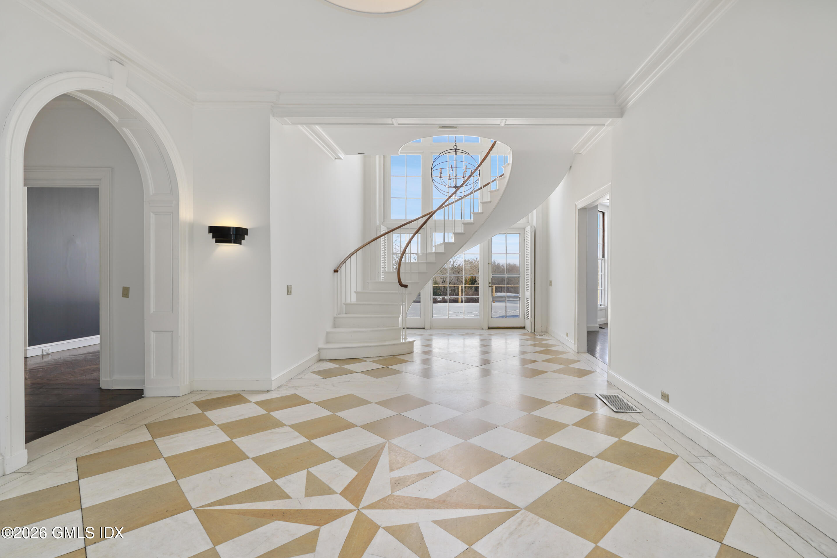 188 Round Hill Road Greenwich, CT 06831 - Photo 2 of 30 FORMAL ENTRY