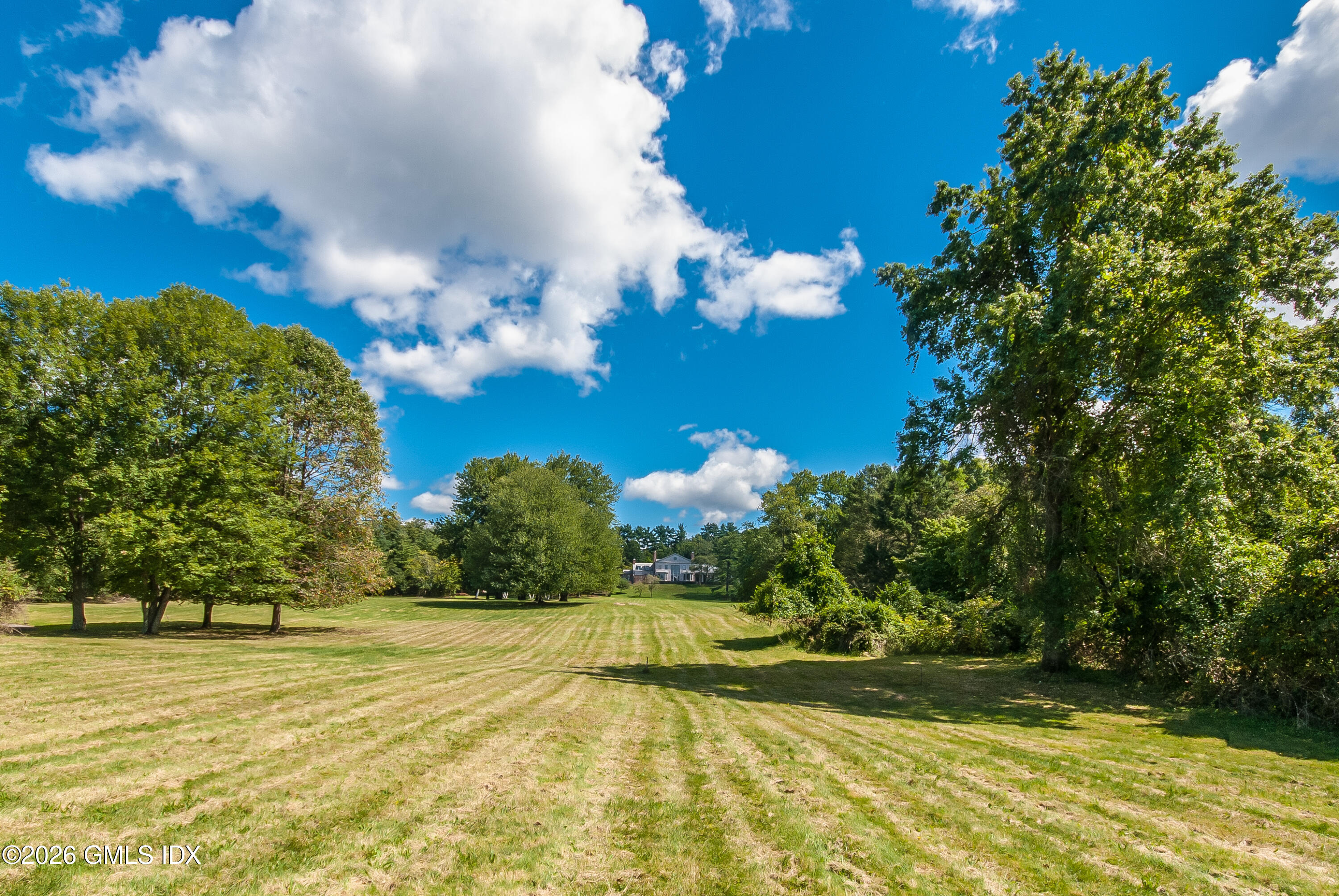 188 Round Hill Road Greenwich, CT 06831 - Photo 29 of 30 LAWN