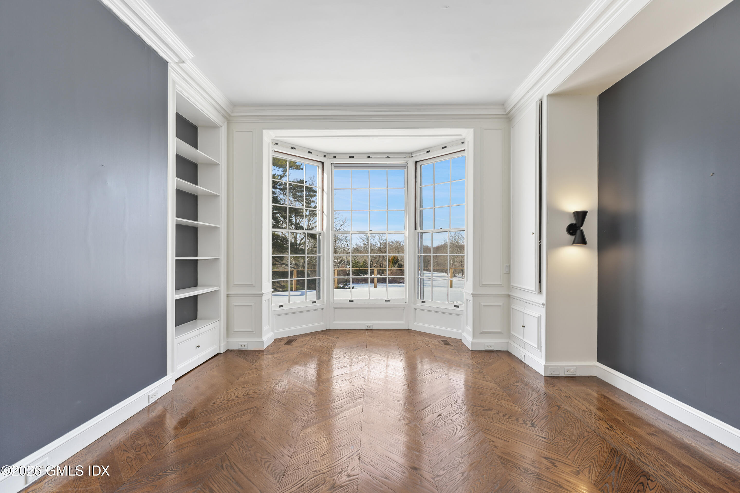 188 Round Hill Road Greenwich, CT 06831 - Photo 5 of 30 LIBRARY