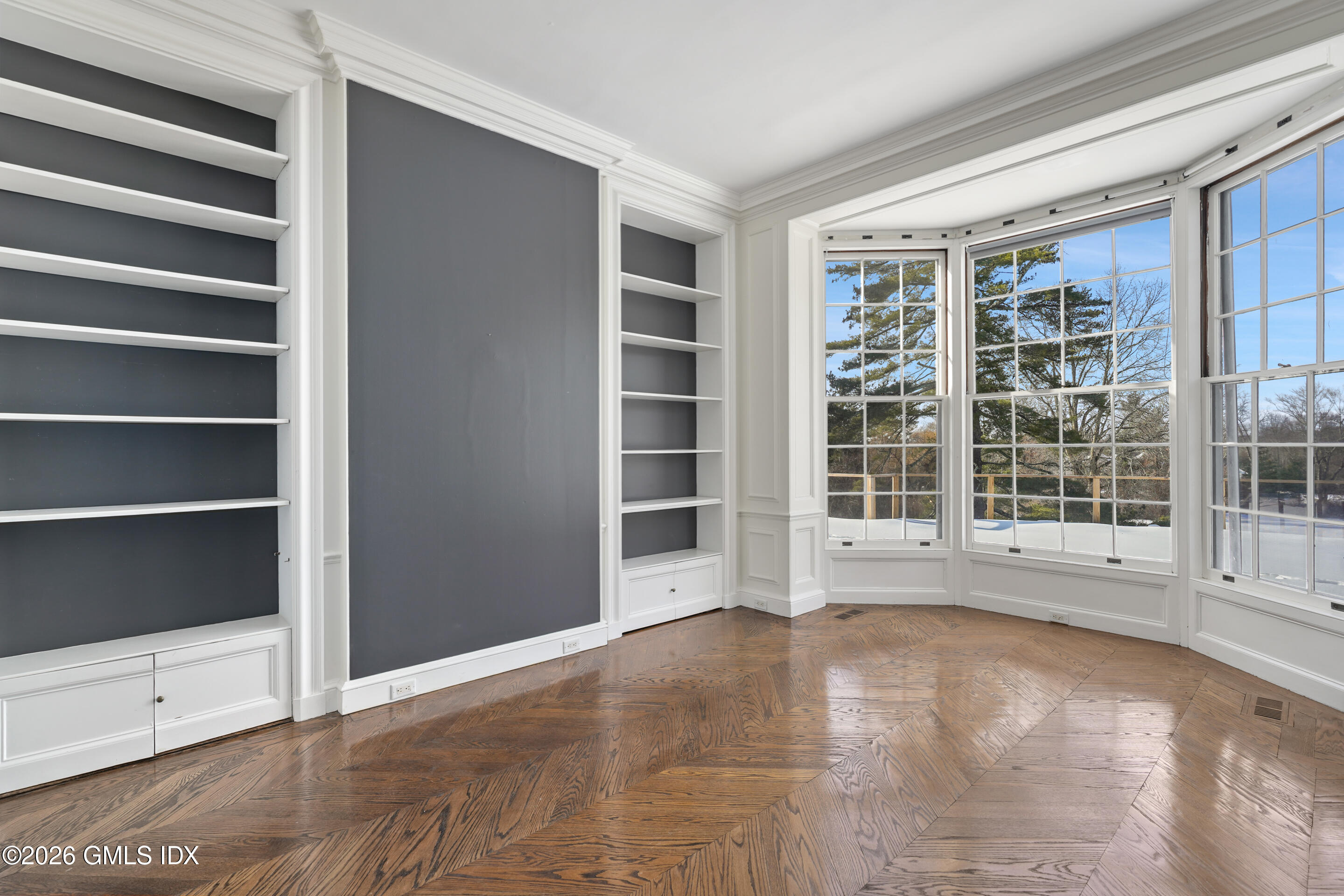 188 Round Hill Road Greenwich, CT 06831 - Photo 6 of 30 LIBRARY