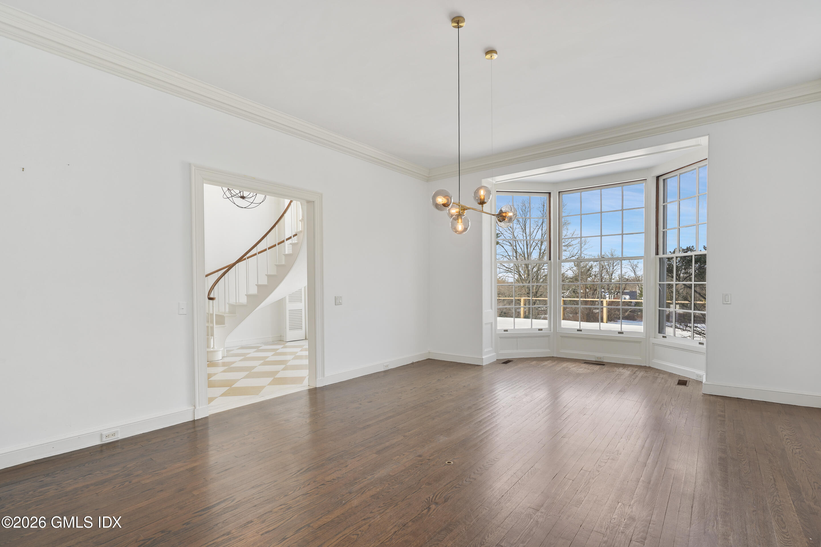 188 Round Hill Road Greenwich, CT 06831 - Photo 7 of 30 DINING ROOM