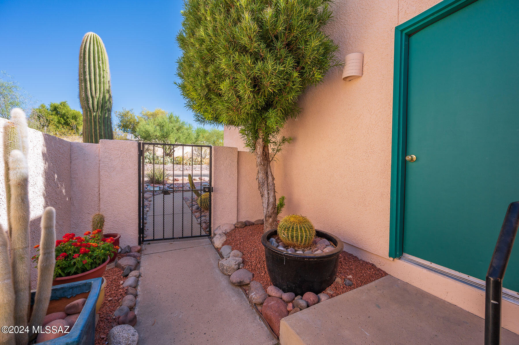 4984 North Valle Road Tucson, AZ 85750 - Photo 4 of 48