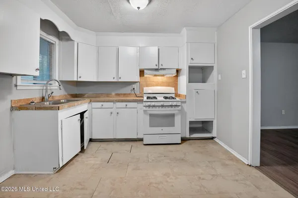 $74,900 | 5559 Queen Mary Lane, Jackson, MS 39209