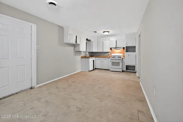 $74,900 | 5559 Queen Mary Lane, Jackson, MS 39209