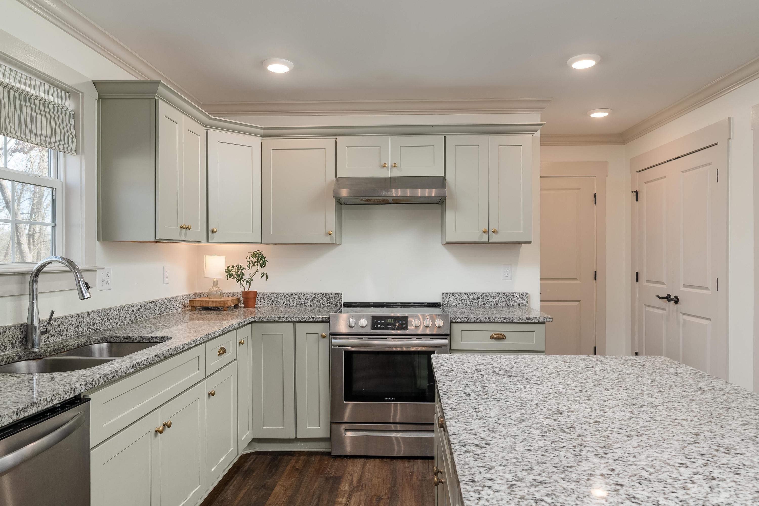 168 Middle Road Lookout Mountain, GA 30750 - Photo 9 of 26 2026_01_January_168_Middle_Rd_0021