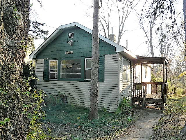 28459 Valley Road Ingleside, IL 60041 - Photo 10 of 11 a front view of a house with garden