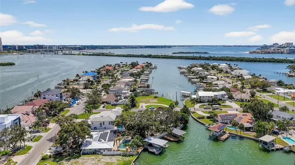 $1,799,000 | 514 Windward Passage, Clearwater Beach, FL 33767
