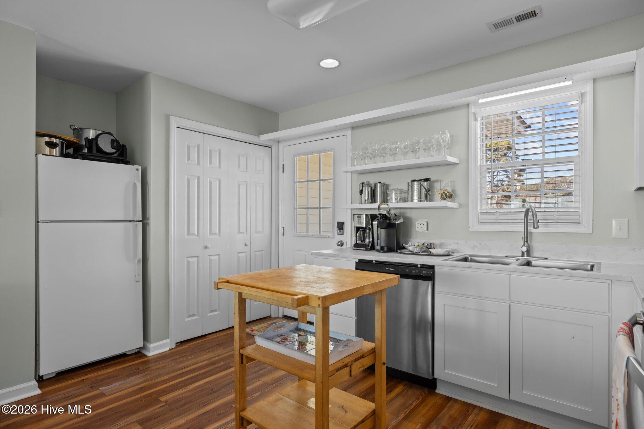 662 Island Road Harkers Island, NC 28531 - Photo 10 of 22