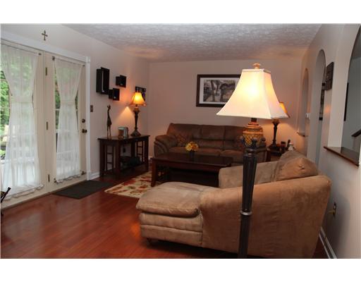 172 Old English Road Pittsburgh, PA 15237 - Photo 5 of 13 1st Floor Plan. New Mahogany Laminate Flooring - Open to Dining room