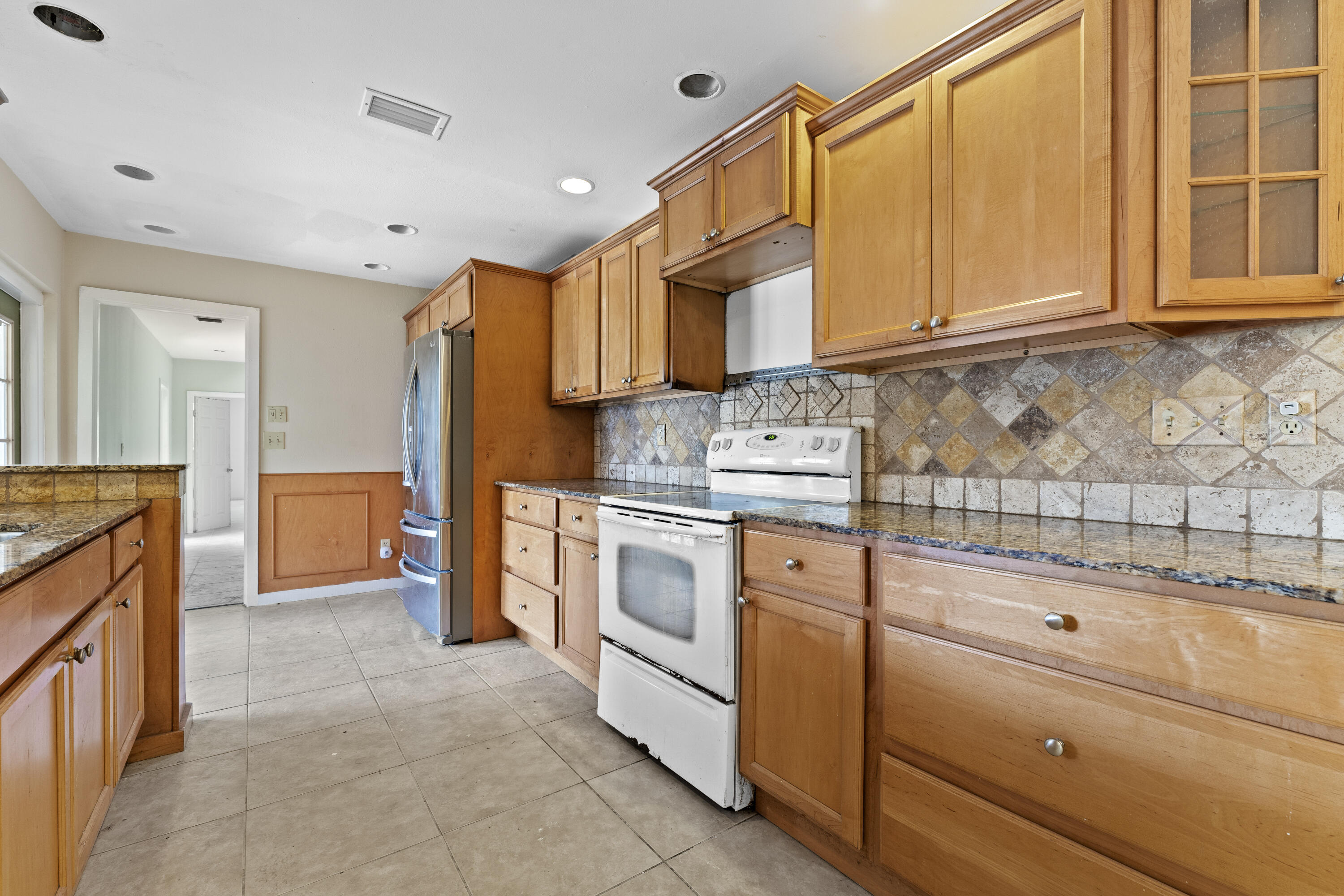 1805 C Road Loxahatchee Groves, FL 33470 - Photo 9 of 35 Kitchen- Main House