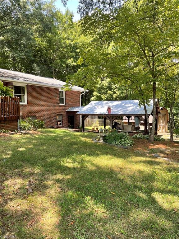 1194 Marshall Smith Road King, NC 27021 - Photo 14 of 20 office