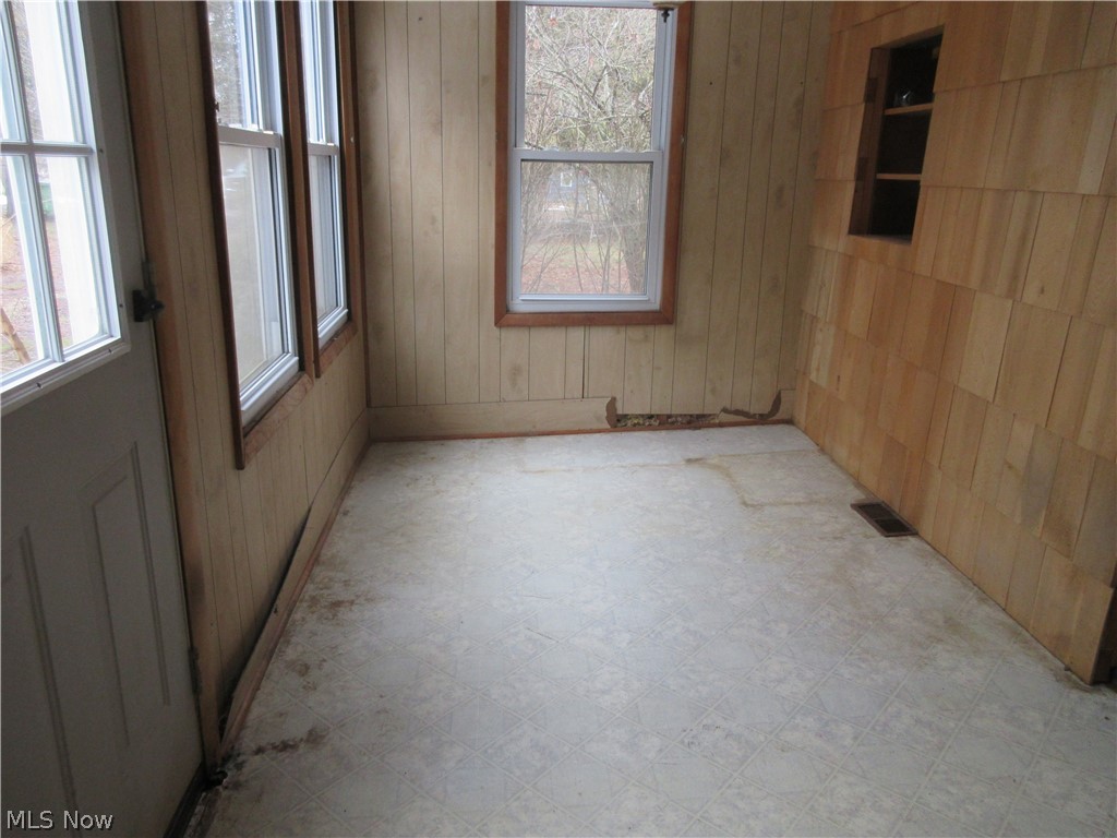 174 Hickory Street Andover, OH 44003 - Photo 7 of 15 Included pouch