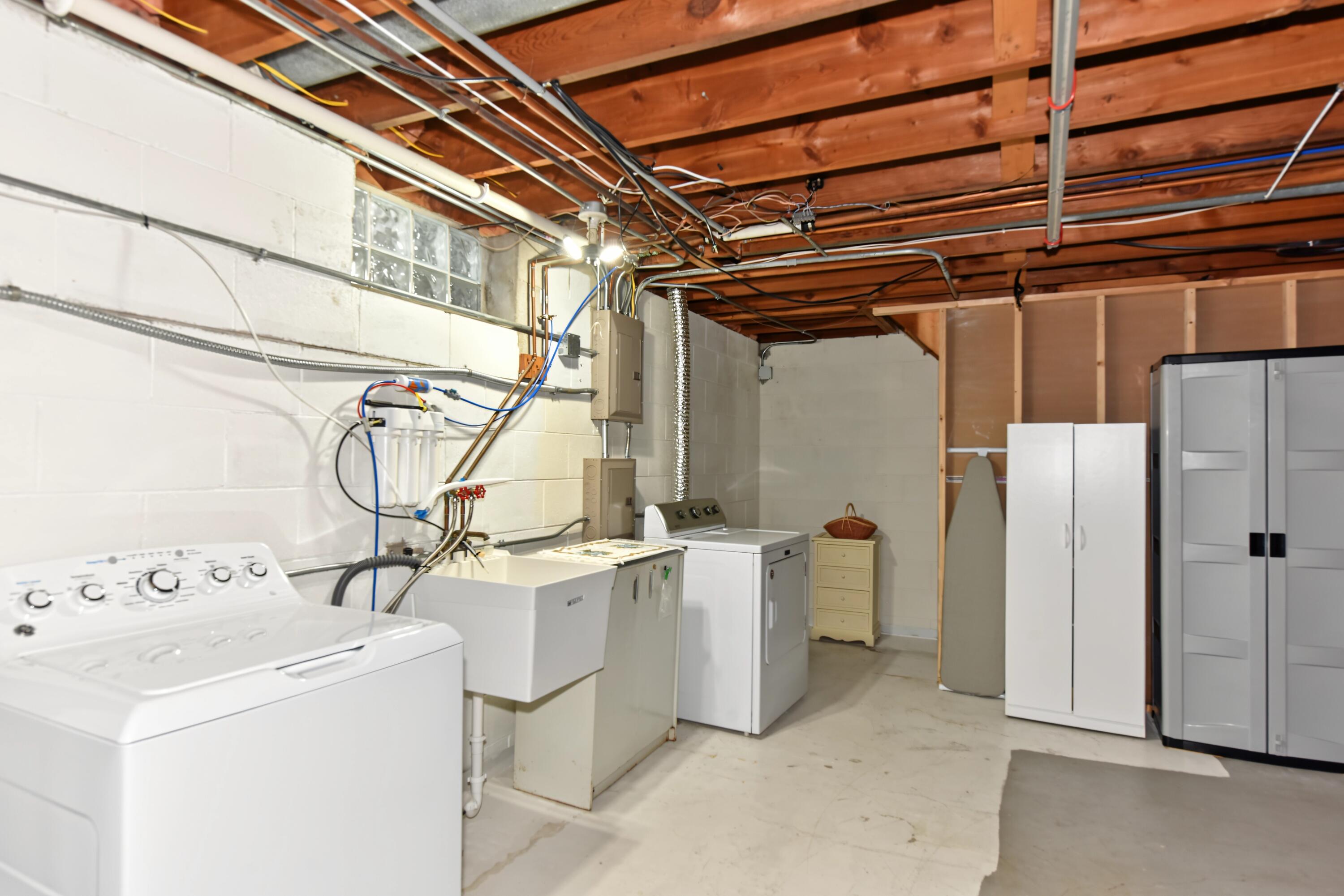 7919 Hagemann Road Caledonia, WI 53108 - Photo 19 of 26 Laundry Area