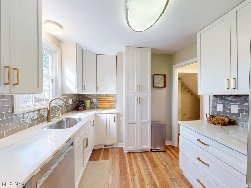 3606 Northcliffe Road University Heights, OH 44118 - Photo 8 of 45 Beautiful, bright kitchen boasting soft close cabinetry featuring pantry with brushed gold hardware, quartz counters and stainless steel appliances.