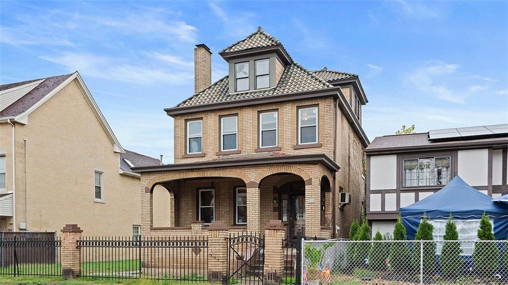 315 Catherine Street McKees Rocks, PA 15136 - Photo 2 of 38 a front view of a house