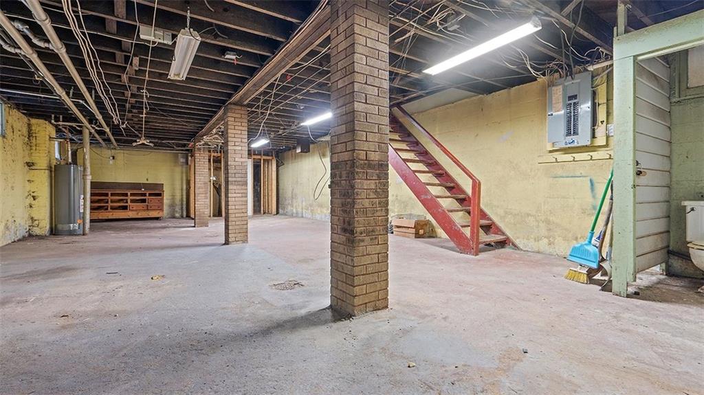 315 Catherine Street McKees Rocks, PA 15136 - Photo 32 of 38 a view of an empty room