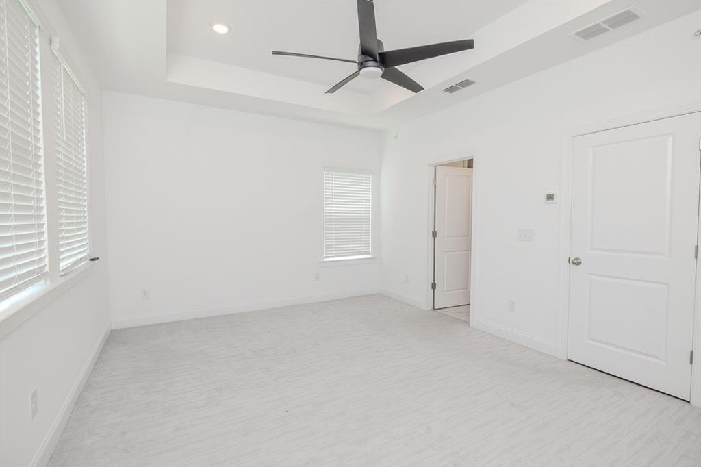 6595 Beacon Drive Atlanta, GA 30328 - Photo 28 of 36 an empty room with a ceiling fan and window