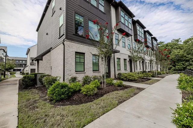 a view of multiple houses with a yard