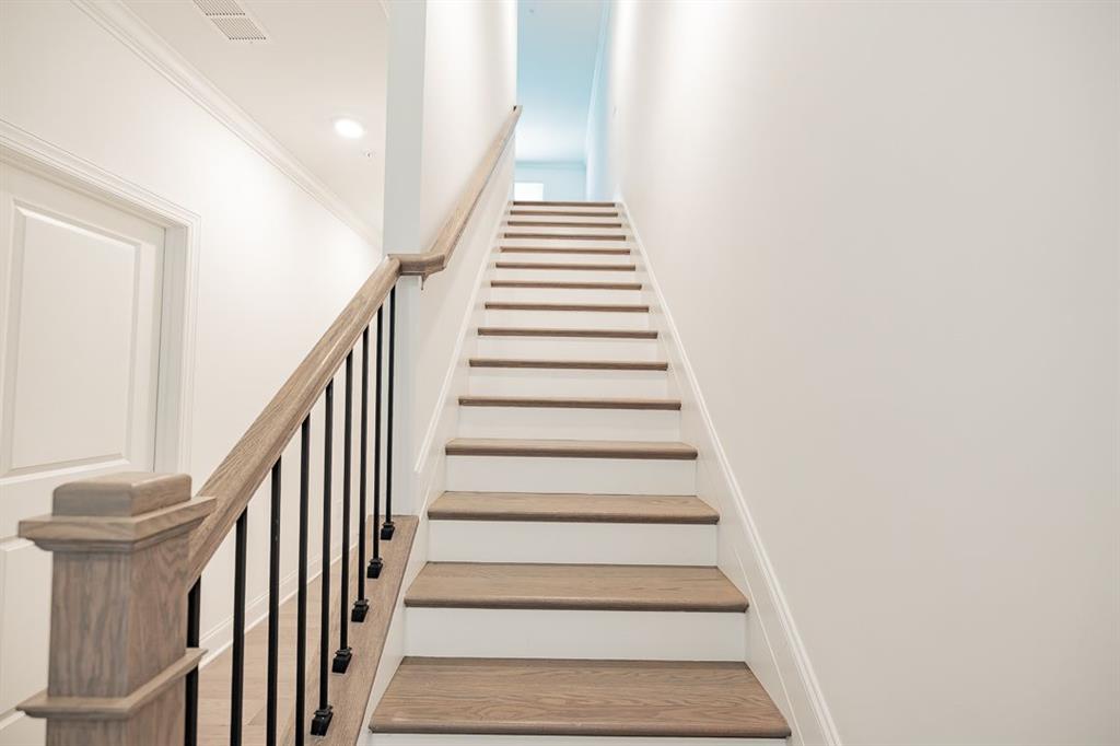 6595 Beacon Drive Atlanta, GA 30328 - Photo 8 of 36 a view of entryway