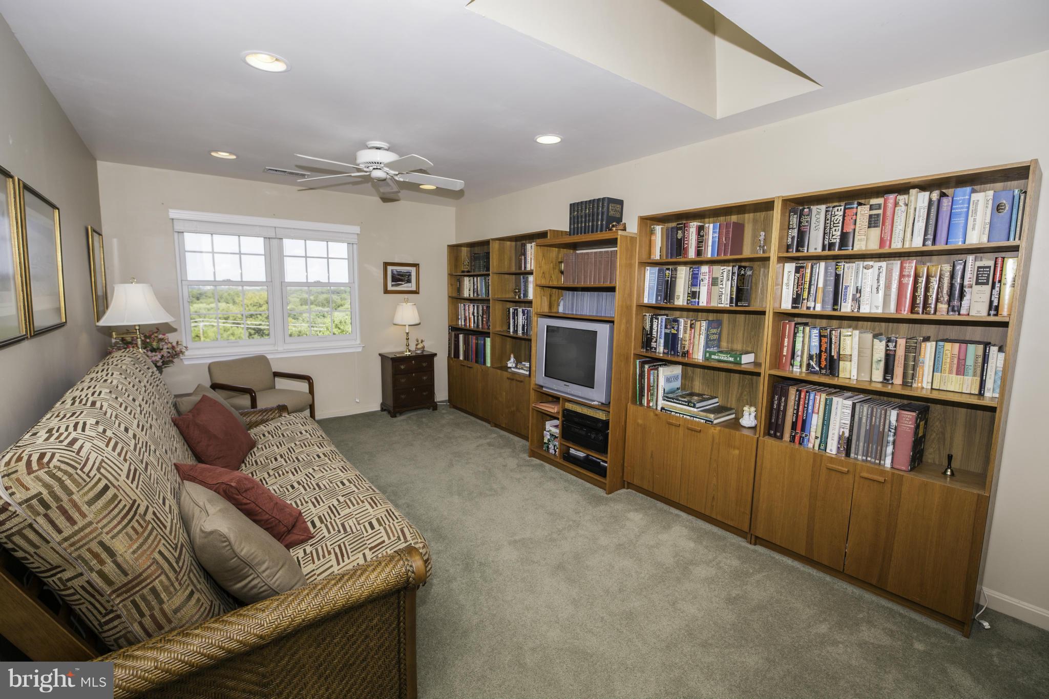 402 Ridgepoint Place, Unit 36 Gaithersburg, MD 20878 - Photo 20 of 30 Fourth bedroom