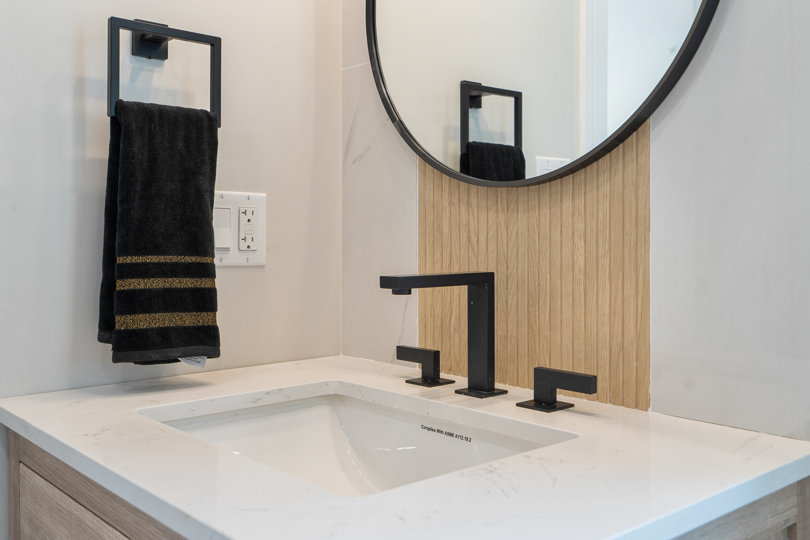 1705 South Prospect Avenue Park Ridge, IL 60068 - Photo 24 of 42 a bathroom with a sink and a mirror