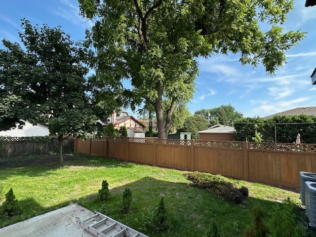 1705 South Prospect Avenue Park Ridge, IL 60068 - Photo 39 of 42 a backyard of a house with lots of green space
